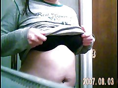 Felesége fogott játszó mellek és mellbimbók